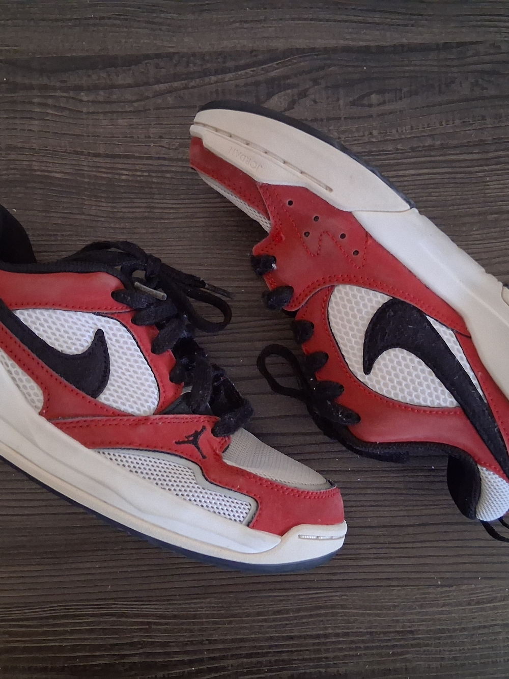 Nike Air Jordan CMFT Era GS Chicago Red Black HQ0506-106 Size 4.5Y